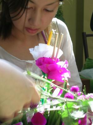 Making Krathongs