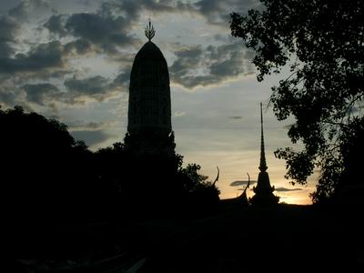 Wat Rakang at sunset