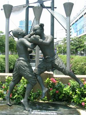 Kids boxing statue
